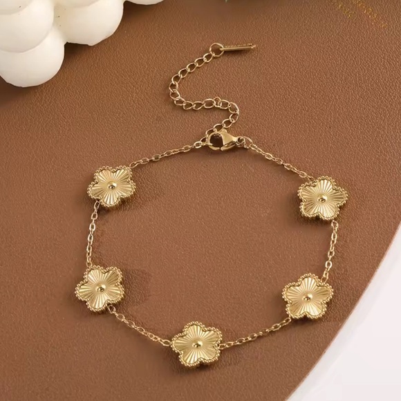 Alhambra Gold Elegant Floral Bracelet - Picture 1 of 8